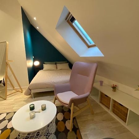 Cocon Au Calme En Hyper Centre Apartment Chateau Renault Bagian luar foto
