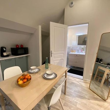 Cocon Au Calme En Hyper Centre Apartment Chateau Renault Bagian luar foto