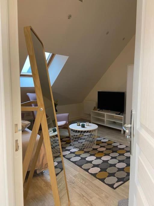 Cocon Au Calme En Hyper Centre Apartment Chateau Renault Bagian luar foto