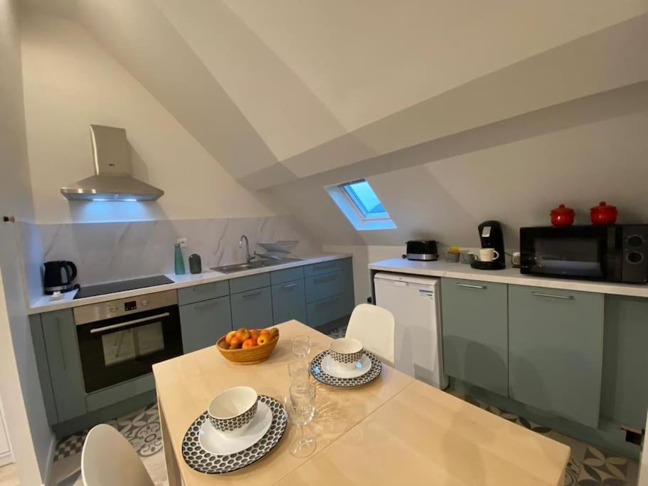 Cocon Au Calme En Hyper Centre Apartment Chateau Renault Bagian luar foto
