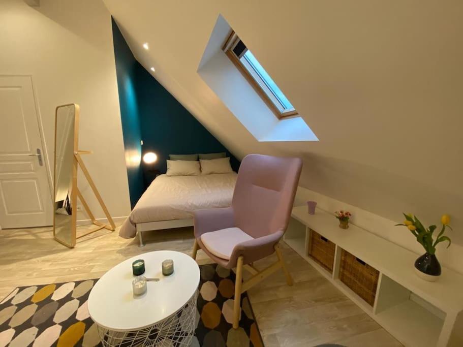 Cocon Au Calme En Hyper Centre Apartment Chateau Renault Bagian luar foto