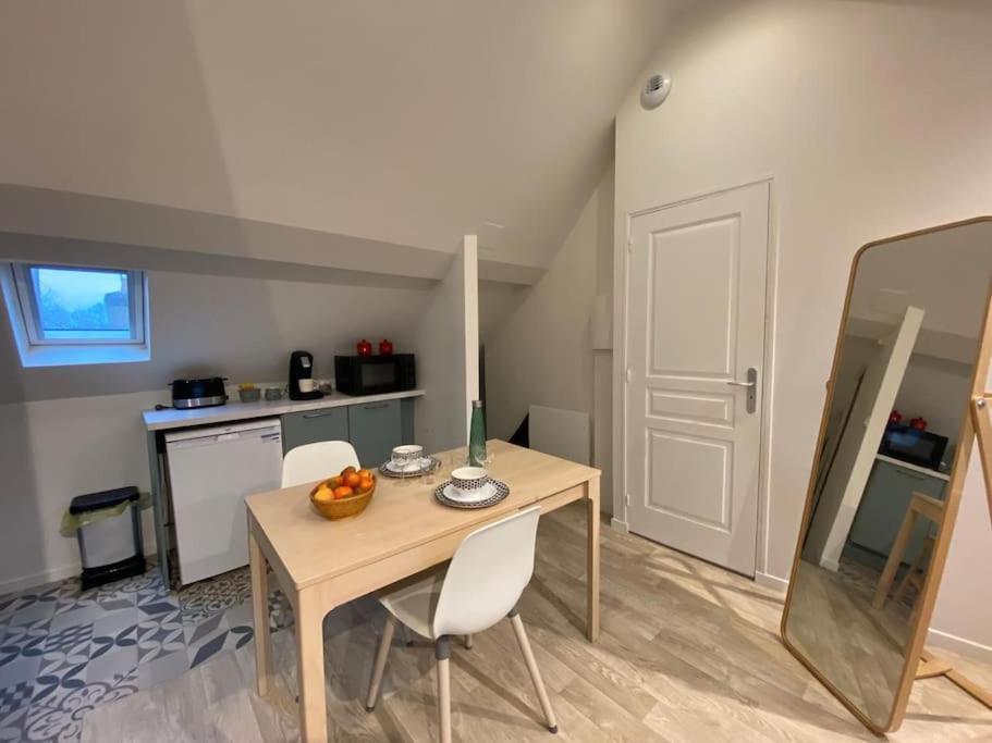 Cocon Au Calme En Hyper Centre Apartment Chateau Renault Bagian luar foto